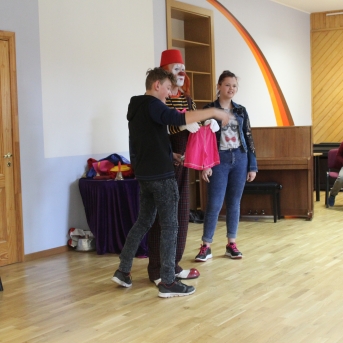 Skolā viesojas cirks un leļļu teātris - 