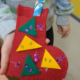 Ekskursija Robežnieku fermā, ķimeņu siera gatavošana un Ziemassvētku zeķīšu darināšana - 