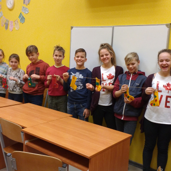 Ekskursija Robežnieku fermā, ķimeņu siera gatavošana un Ziemassvētku zeķīšu darināšana - 