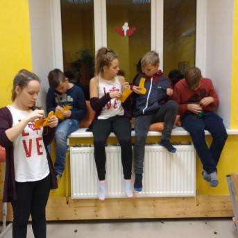 Ekskursija Robežnieku fermā, ķimeņu siera gatavošana un Ziemassvētku zeķīšu darināšana - 