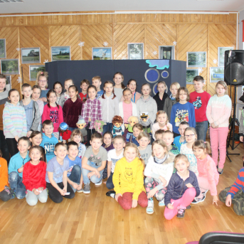 Skolā leļļu teātris 