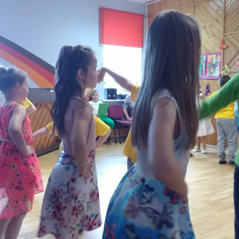 Māmiņ, atnāc uz skanīgu pļavu! - 