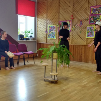 Māmiņ, atnāc uz skanīgu pļavu! - 