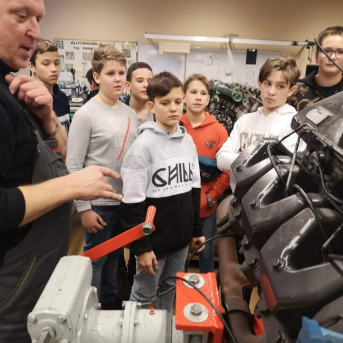 KARJERAS IZGLĪTĪBAS brauciens uz Vidzemes tehnoloģiju un Dizaina tehnikumu un SIA Tītarkalns - 