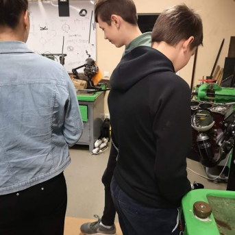 KARJERAS IZGLĪTĪBAS brauciens uz Vidzemes tehnoloģiju un Dizaina tehnikumu un SIA Tītarkalns - 