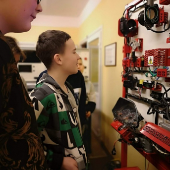 KARJERAS IZGLĪTĪBAS brauciens uz Vidzemes tehnoloģiju un Dizaina tehnikumu un SIA Tītarkalns - 