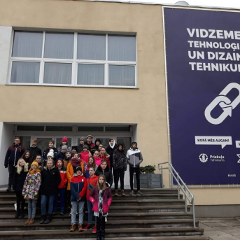 KARJERAS IZGLĪTĪBAS brauciens uz Vidzemes tehnoloģiju un Dizaina tehnikumu un SIA Tītarkalns - 