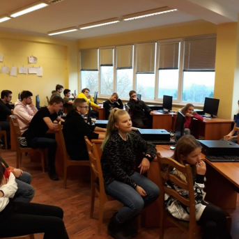 KARJERAS IZGLĪTĪBAS brauciens uz Vidzemes tehnoloģiju un Dizaina tehnikumu un SIA Tītarkalns - 