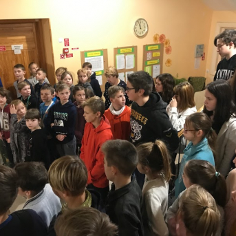 Trešā svece Adventes vainagā Sējas skolā - 