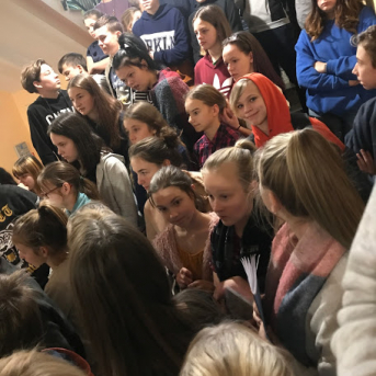 Trešā svece Adventes vainagā Sējas skolā - 