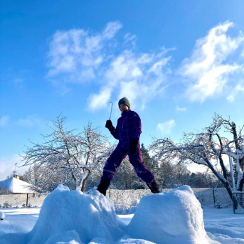 Sniega aktivitātes - Mācoties attālināti pie viedierīcēm, jo īpaši svarīgi ir iziet svaigā gaisā un izkustēties, tāpēc šeit neliels ieskats Sējas skolas skolēnu ziemas mācību-atpūtas aktivitātēs.