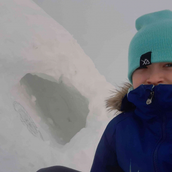 Sniega aktivitātes - Mācoties attālināti pie viedierīcēm, jo īpaši svarīgi ir iziet svaigā gaisā un izkustēties, tāpēc šeit neliels ieskats Sējas skolas skolēnu ziemas mācību-atpūtas aktivitātēs.