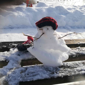 Sniega aktivitātes - Mācoties attālināti pie viedierīcēm, jo īpaši svarīgi ir iziet svaigā gaisā un izkustēties, tāpēc šeit neliels ieskats Sējas skolas skolēnu ziemas mācību-atpūtas aktivitātēs.