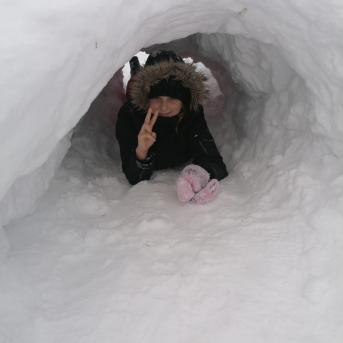 Sniega aktivitātes - Mācoties attālināti pie viedierīcēm, jo īpaši svarīgi ir iziet svaigā gaisā un izkustēties, tāpēc šeit neliels ieskats Sējas skolas skolēnu ziemas mācību-atpūtas aktivitātēs.