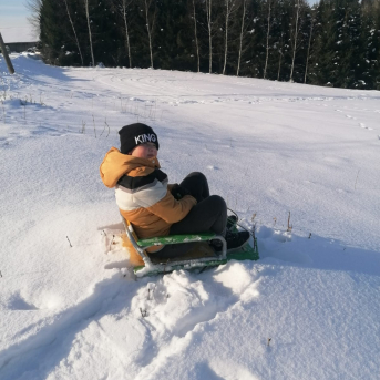 Sniega aktivitātes - Mācoties attālināti pie viedierīcēm, jo īpaši svarīgi ir iziet svaigā gaisā un izkustēties, tāpēc šeit neliels ieskats Sējas skolas skolēnu ziemas mācību-atpūtas aktivitātēs.