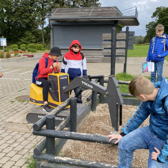 Pārgājienu diena Sējas skolā - 3.septembrī Sējas skolas skolēni devās izzinošos pārgājienos. Katra klase izvēlējās savu maršrutu un virzienu, kurā doties. Jautri, aktīvi un interesanti pavadīta diena bija izdevusies katrai klasei!