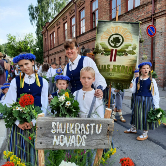 Latvju bērni danci veda - 