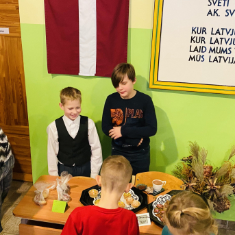 Ziemassvētku tirdziņš - 