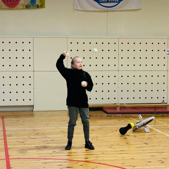 Sporto visa klase sacensības 6.klasei - 15. februārī Āgenskalna sākumskolā notika projekta Sporto visa klase sacensības stafetēs. Šajās sacensībās startēja arī Sējas pamatskolas 6.klase, kas ir ir Sporto visa klase projekta dalībniece. Sacensības bija visai spraigas un Sējas skolas skolēni uzrādīja labu sniegumu. Īpaši priecēja spēja sadarboties un startēt kā kārtīgai komandai! :)