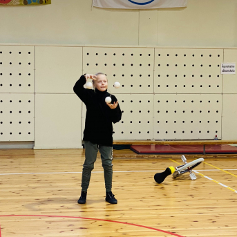 Sporto visa klase sacensības 6.klasei - 15. februārī Āgenskalna sākumskolā notika projekta Sporto visa klase sacensības stafetēs. Šajās sacensībās startēja arī Sējas pamatskolas 6.klase, kas ir ir Sporto visa klase projekta dalībniece. Sacensības bija visai spraigas un Sējas skolas skolēni uzrādīja labu sniegumu. Īpaši priecēja spēja sadarboties un startēt kā kārtīgai komandai! :)