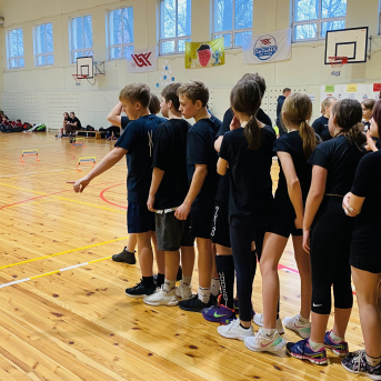 Sporto visa klase sacensības 6.klasei - 15. februārī Āgenskalna sākumskolā notika projekta Sporto visa klase sacensības stafetēs. Šajās sacensībās startēja arī Sējas pamatskolas 6.klase, kas ir ir Sporto visa klase projekta dalībniece. Sacensības bija visai spraigas un Sējas skolas skolēni uzrādīja labu sniegumu. Īpaši priecēja spēja sadarboties un startēt kā kārtīgai komandai! :)