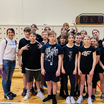 Sporto visa klase sacensības 6.klasei - 15. februārī Āgenskalna sākumskolā notika projekta Sporto visa klase sacensības stafetēs. Šajās sacensībās startēja arī Sējas pamatskolas 6.klase, kas ir ir Sporto visa klase projekta dalībniece. Sacensības bija visai spraigas un Sējas skolas skolēni uzrādīja labu sniegumu. Īpaši priecēja spēja sadarboties un startēt kā kārtīgai komandai! :)