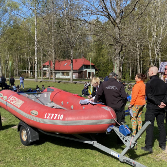Lekcija par drošību uz un pie ūdens - 