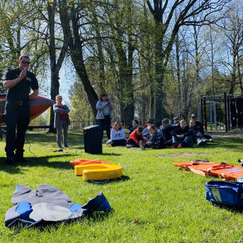 Lekcija par drošību uz un pie ūdens - 