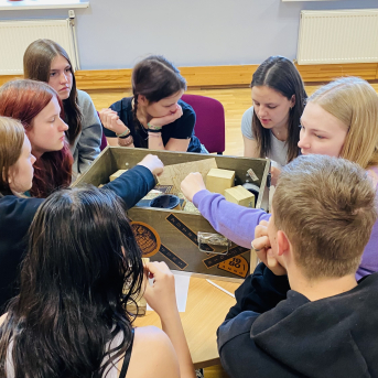 Skolas somas projekta nodarbība “Ziedoņa klase” - 