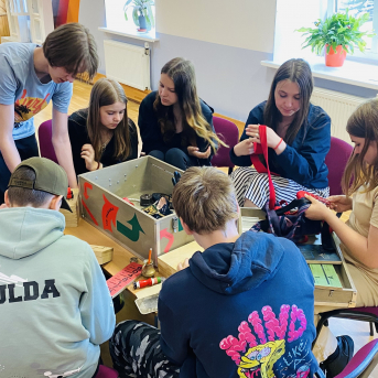 Skolas somas projekta nodarbība “Ziedoņa klase” - 