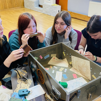 Skolas somas projekta nodarbība “Ziedoņa klase” - 