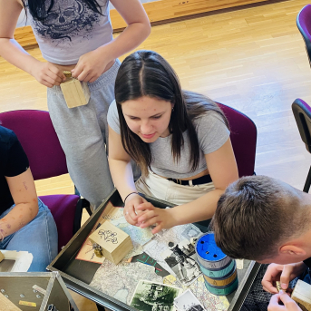 Skolas somas projekta nodarbība “Ziedoņa klase” - 