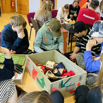 Skolas somas projekta nodarbība “Ziedoņa klase” - 