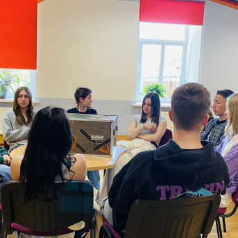 Skolas somas projekta nodarbība “Ziedoņa klase” - 