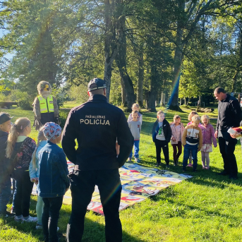 Policija Sējas skolā - 