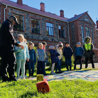 Policija Sējas skolā - 