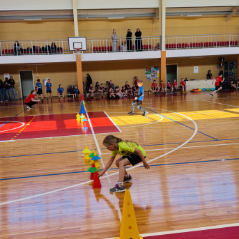 Sporto visa klase 2.klašu sacensības stafetēs - 