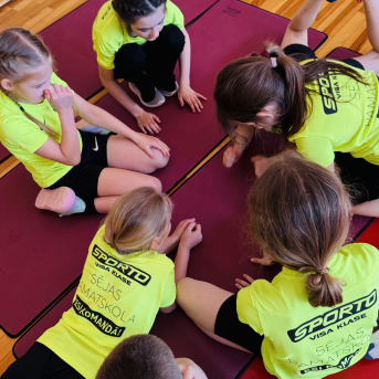 Sporto visa klase 2.klašu sacensības stafetēs - 