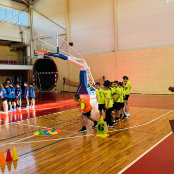 Sporto visa klase 2.klašu sacensības stafetēs - 