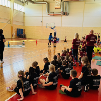 Sporto visa klase 2.klašu sacensības stafetēs - 