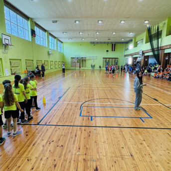 Sporto visa klase 3.klašu sacensības stafetēs - 