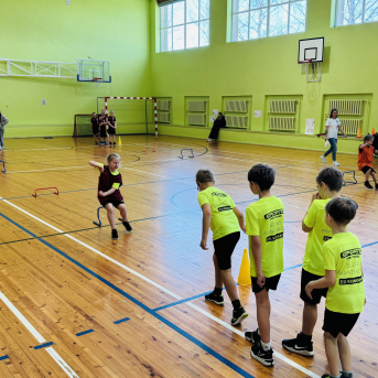 Sporto visa klase 3.klašu sacensības stafetēs - 