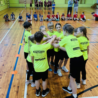 Sporto visa klase 3.klašu sacensības stafetēs - 