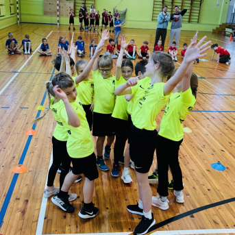 Sporto visa klase 3.klašu sacensības stafetēs - 