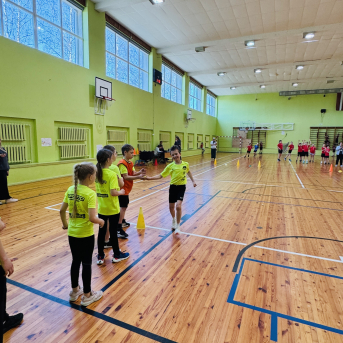 Sporto visa klase 3.klašu sacensības stafetēs - 
