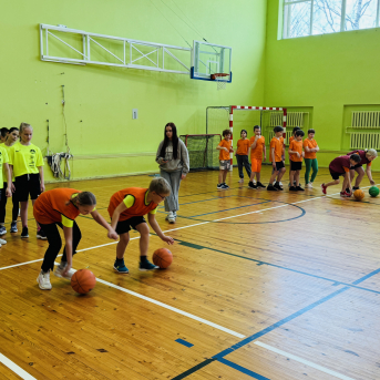 Sporto visa klase 3.klašu sacensības stafetēs - 