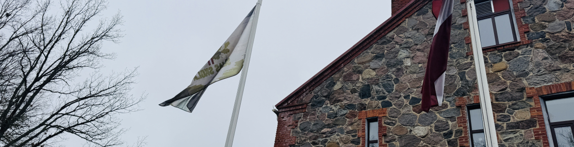 Skolas karoga pacelšana