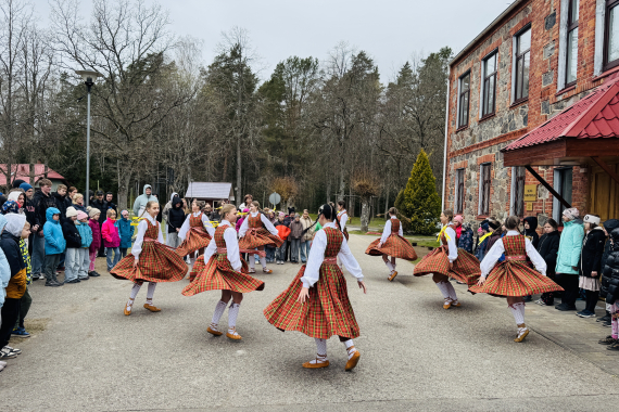 Gatavojoties Latvijas svētkiem