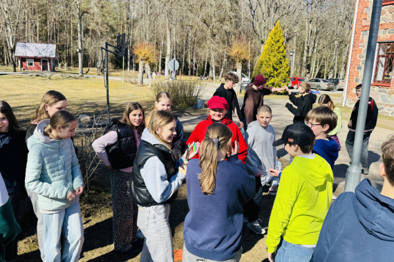 Iešūpojam Lieldienas Sējas skolā