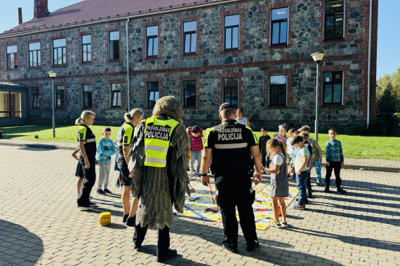 Izzinoša tikšanās ar policijas pārstāvjiem